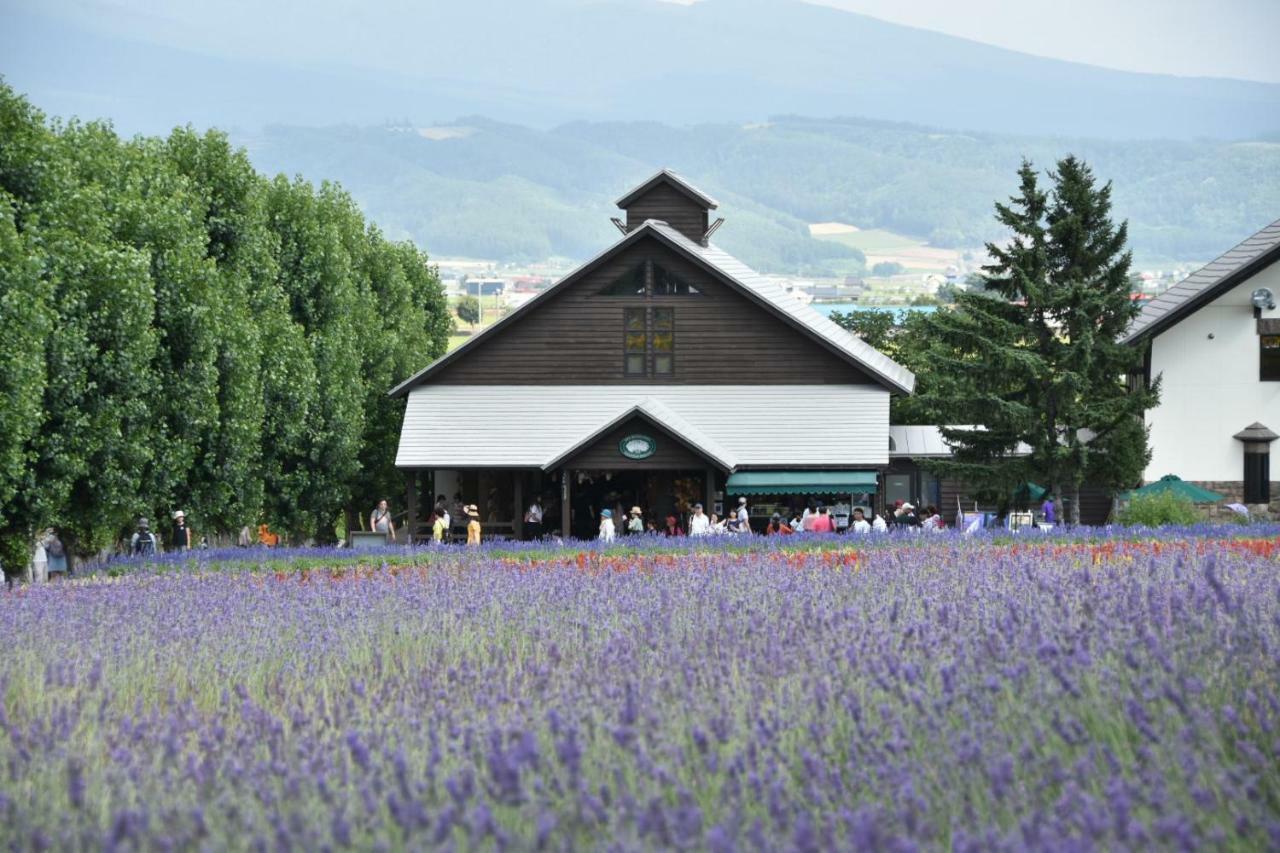 Hotel Hanafuji Inn Nakafurano Εξωτερικό φωτογραφία